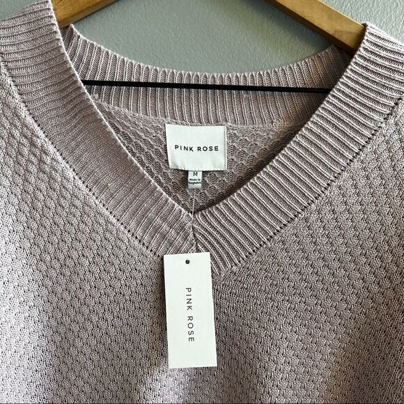 Pink Rose NWT Textured V-Neck Sweater Mauve Lavender Size Medium - Picture 3 of 9